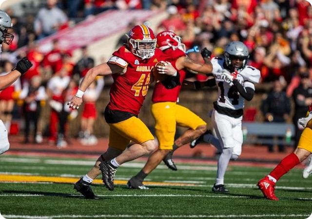 Gorillas Advance Past Greyhounds, 35-14