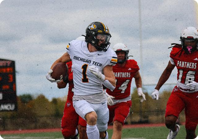 Huskies outlast Davenport