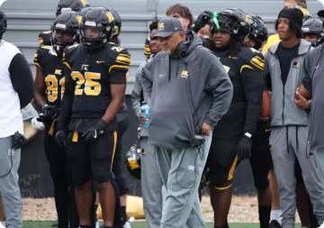 West Liberty coach Roger Waialae to Retire