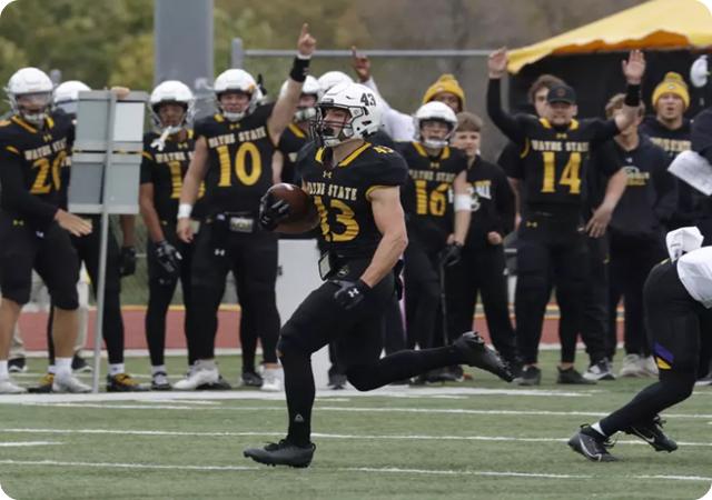 Wildcats Run Wild in Upset of No. 8 Mavericks